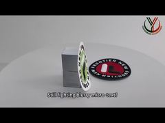 Nhìn kỹ hơn: Logo màu trắng Nhãn quần áo truyền nhiệt TPU tùy chỉnh dập nổi